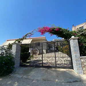 Angela , Ksamil Albanie